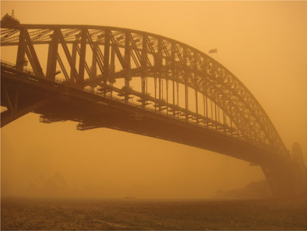 Source 4.17 Sydney Harbour Bridge almost obscured by a severe dust storm in September 2009. The storm carried thousands of tonnes of precious topsoil into the atmosphere.