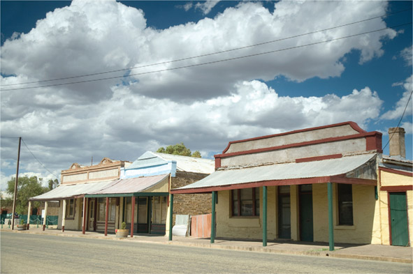 Source 4.32 The rural town of Terowie in South Australia’s mid-north has suffered a dwindling population since rural industries and services went into decline.