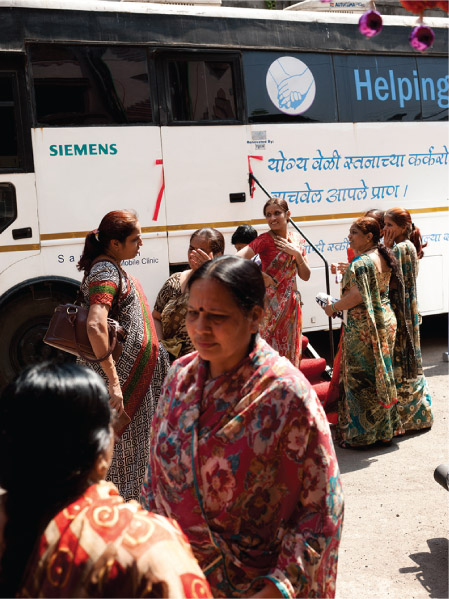 Source 8.20 The Siemens Sanjeevan bus or ‘mini-clinic on wheels’ in India